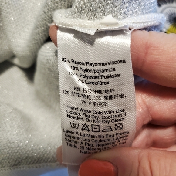 DKNY White with Silver Stars Heavy Knit Sweater Size Large - Picture 8 of 11